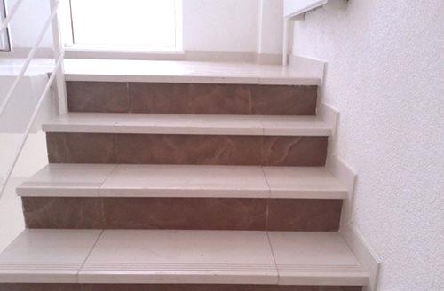 Elitni koraci za stepenice od keramičkog granita 1200 mm: 4 stila