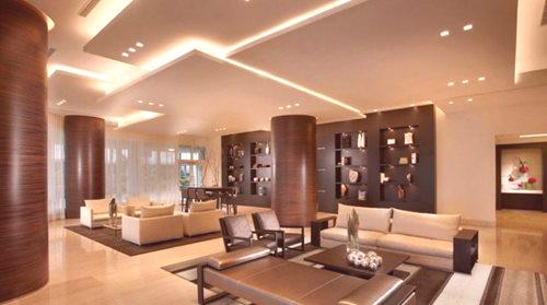 Многоетажен таван с гипсокартон с подсветка (66 снимки): дизайн на многостепенни конструкции, тристепенни висящи варианти