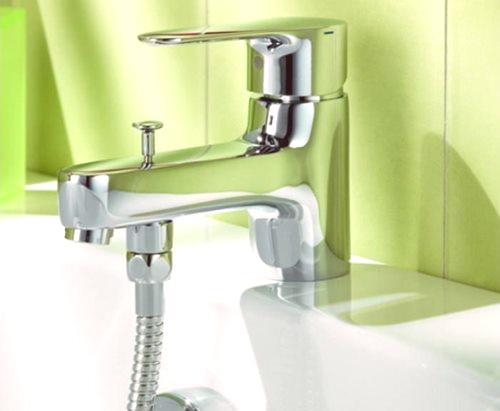 Изберете смесител за баня с душ: разполага се с душ комплекти с изливане