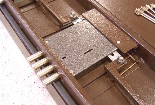 Obrežite ključavnico v kovinskih vratih: namestite z lastnimi rokami, kako vstaviti zaklopni mehanizem