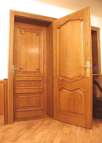 Dvojna vhodna vrata: kovinska v stanovanju ali zasebni hiši