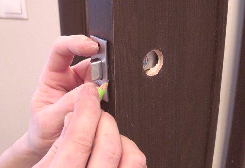Уградња ручки на унутарња врата: упуте за уградњу властитим рукама
