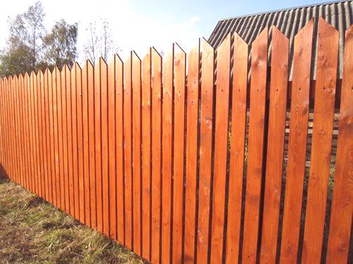 Ограда от дървени плочи