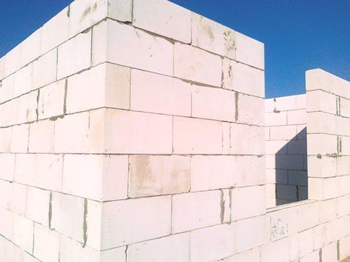 Зидови од газираног бетона: карактеристике градње зграда и њихова изолација (72 фотографије + видео)