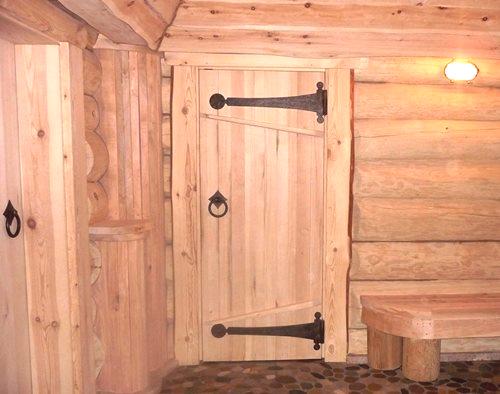 Дрвена врата за купатило: улаз и парна купељ, фотографски примери, производи од боровине