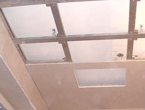 Pritrditev drywall na strop: 3 načine
