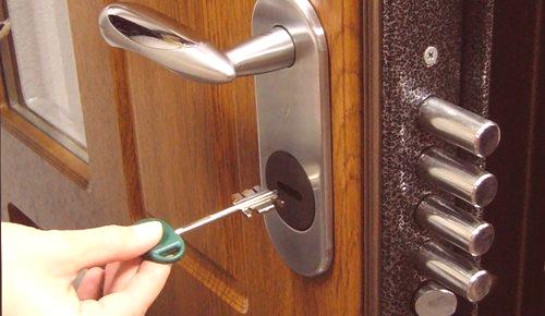 Како отворити врата без кључа или их затворити
