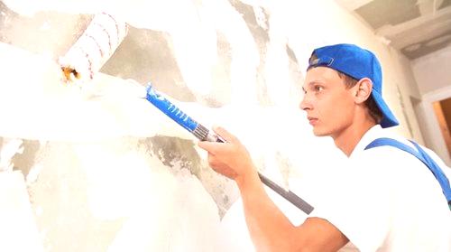 Грундиране на стени преди боядисване: дали е необходимо да се гарантира таван под шпакловка и боядисване с боя на водна основа