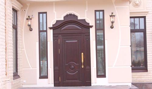 Улазна врата у кућу: метална, жељезна, дрвена са стаклом, варијанте фотографија