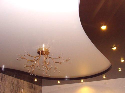 Модерни тавани от гипсокартон, снимка: за всекидневна, на две нива