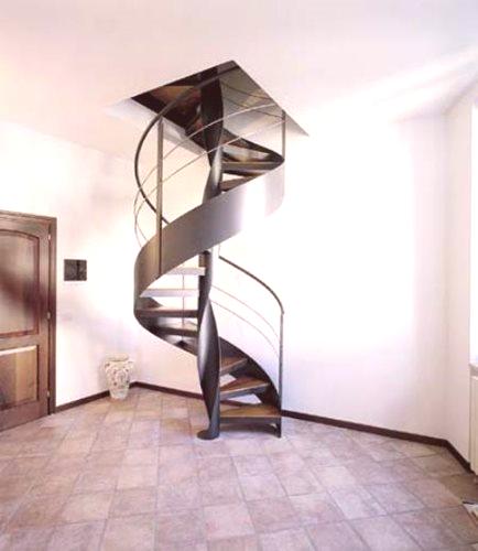 Kovinsko spiralno stopnišče: 4 vrste in njihov namen