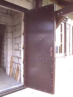 Vhodna vrata izolirajte v zasebnem domu