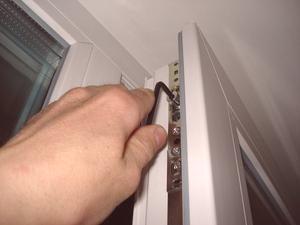 Поправка и подешавање пластичних балконских врата