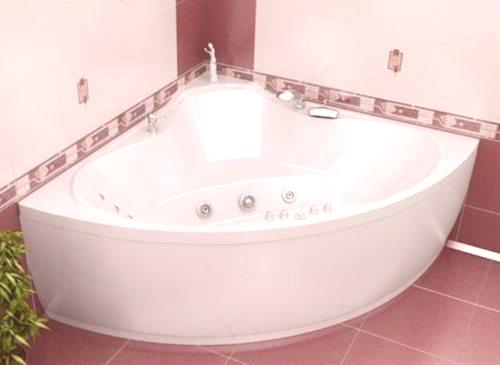 Akrilna vogalna kopel bo pomagala rešiti koristno površino kopalnice