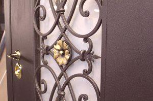 Стил и надеждност на ковани врати, снимки от различни дизайни