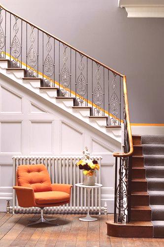 Ковани стълби в къщата на втория етаж: безопасност и атрактивен дизайн