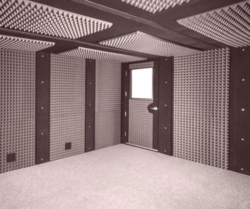 Звукоизоляция дверей квартире. Звукоизоляция noiseblock2a. Шумоизоляция комнаты. Шумоизоляция для студии. Шумоизоляция помещения.