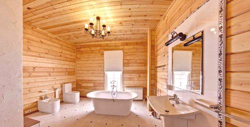 Poboljšanje zemlje: kako napraviti kupaonicu u drvenoj kući?