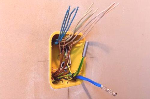 Upogibanje žic - orodje in rokavi za zanesljivo povezavo