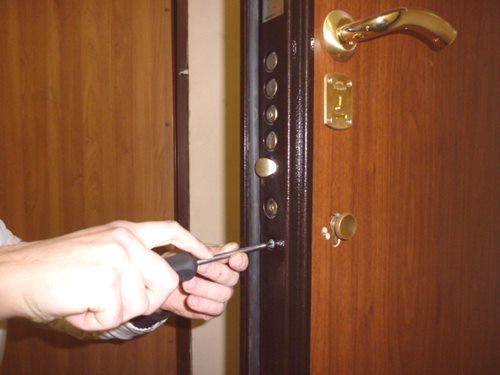 Поправак гвоздених врата, замјена браве властитим рукама, могући проблеми и њихово отклањање