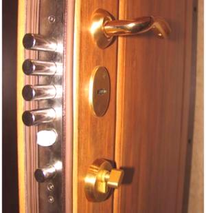 Заключващи брави за дървени врати