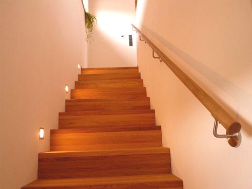 Самозалепващи се дървени стълби: 2 вида рамки