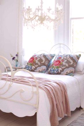Бяло легло (84 снимки): интериорен дизайн на спалнята, кожа и гланц с кристали, класически и ъглов с екотуризъм, меки с карета
