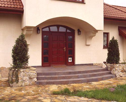 Zunanja vrata: Leseni vhodni drsni bloki za zasebno hišo, montaža z lastnimi rokami