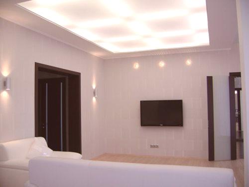 Дизайнерски осветителни или осветителни тавани с LED лента отвътре
