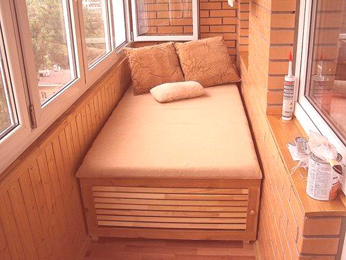 Udobna spalnica na balkonu: 5 pravil oblikovanja