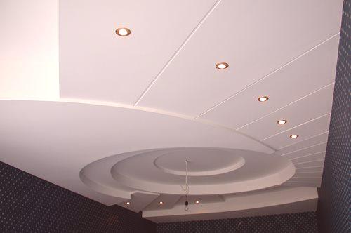 Prekrasan i pouzdan strop u kupaonici s plastičnim pločama