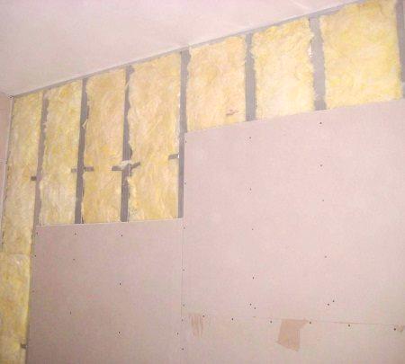 Отстраняване на неравни повърхности: изравняване на стената с гипсокартон