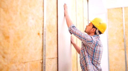 Изравняване на стени от гипсокартон: как правилно да се подравнят плочките в банята, как да се подравнят стените в дървена къща