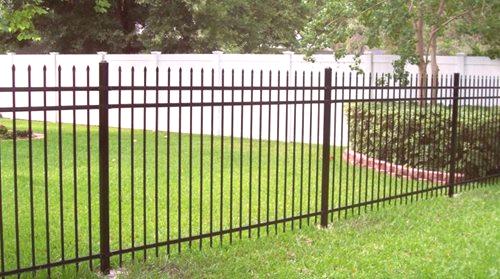 Varjene ograje (40 fotografij): Varilne palice za sekcijske ograje, kako zavariti dele iz profilnih cevi