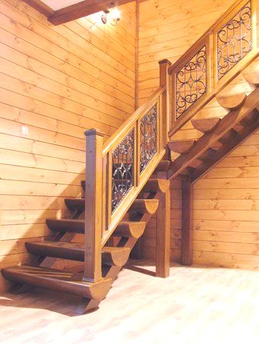Čudovite stopnice v leseni hiši: vse razlike in prednosti