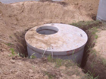 Кавернозна яма на площадката: 6 етапа на изграждане на бетонни пръстени