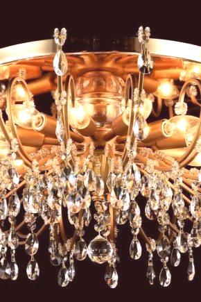 Кристални полилеи (90 снимки): големи окачени таванни лампи с кристални висулки в интериора