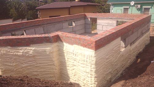 Начини за хидроизолация на основата за защита на горната част на къщата