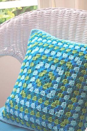 Pleteni jastuci (49 fotografija): okrugle i ukrasne sofe motiva u obliku sova, miševa, zeca i drugih
