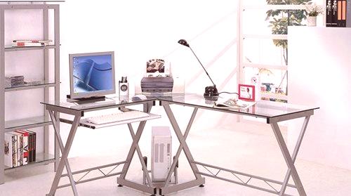Компютърно бюро със стъкло под ъгъл: черна маса за маса и компютър с телевизор