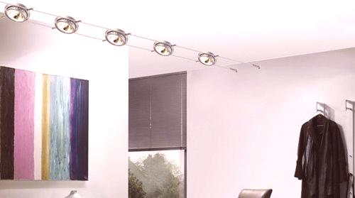 Прожекторни светлини (78 снимки): идеи в интериора на къщата и апартамента, какво е, черно-бели модели на автобуса в стил таван