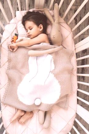 Трикотажни бебешки каре (48 снимки): Свързани модели на Limbaghi ​​за деца и други техники за плетене, размери и опции за бижута