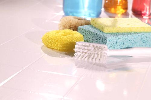 Kako brisati šive med ploščicami v kopalnici: 8 načinov