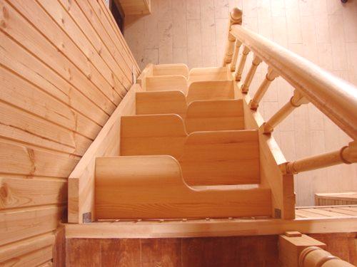 Posebne značilnosti stopnice lestve gosi na drugem nadstropju