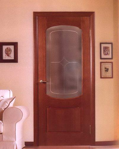 Унутрашња врата италијанског ораха: како користити боју у ентеријеру и њену фотографију