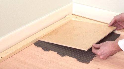 Kako staviti pločicu na drveni pod? Je li moguće staviti drvene obloge na pločice, položiti ih na drvenu kućicu, kako to ispraviti