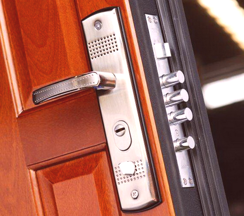 Поправак металних врата, делова арматуре, браве и облога улазних конструкција